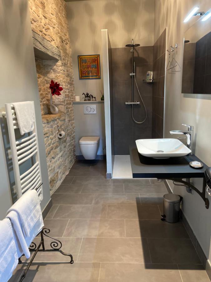 Le Prieure Hotel Noyers-sur-Serein Buitenkant foto