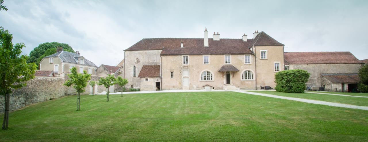 Le Prieure Hotel Noyers-sur-Serein Buitenkant foto