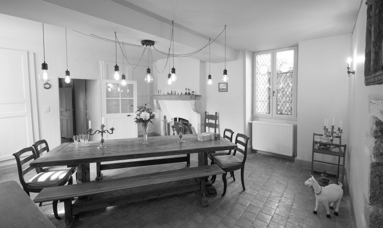 Le Prieure Hotel Noyers-sur-Serein Buitenkant foto
