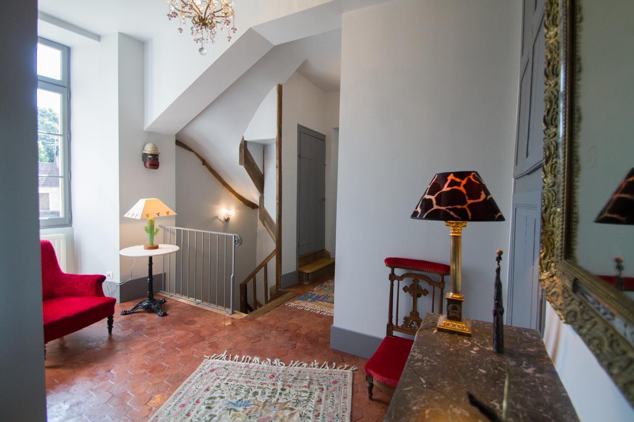 Le Prieure Hotel Noyers-sur-Serein Buitenkant foto