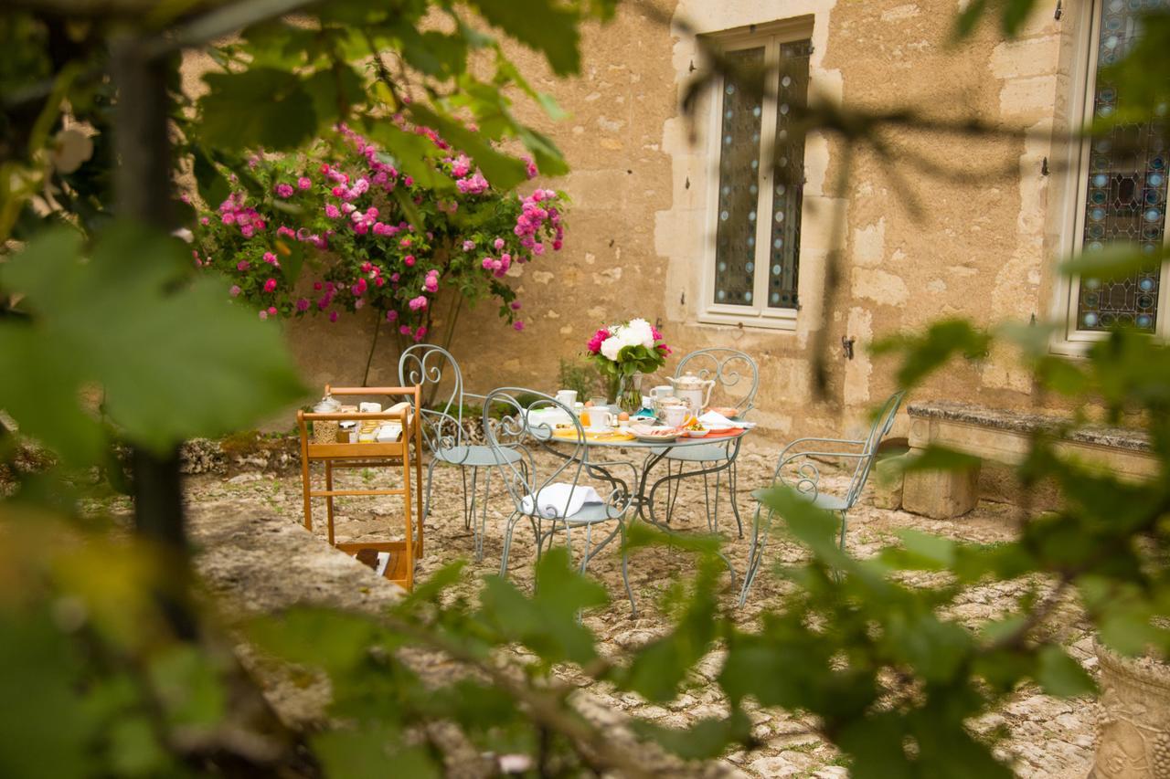 Le Prieure Hotel Noyers-sur-Serein Buitenkant foto