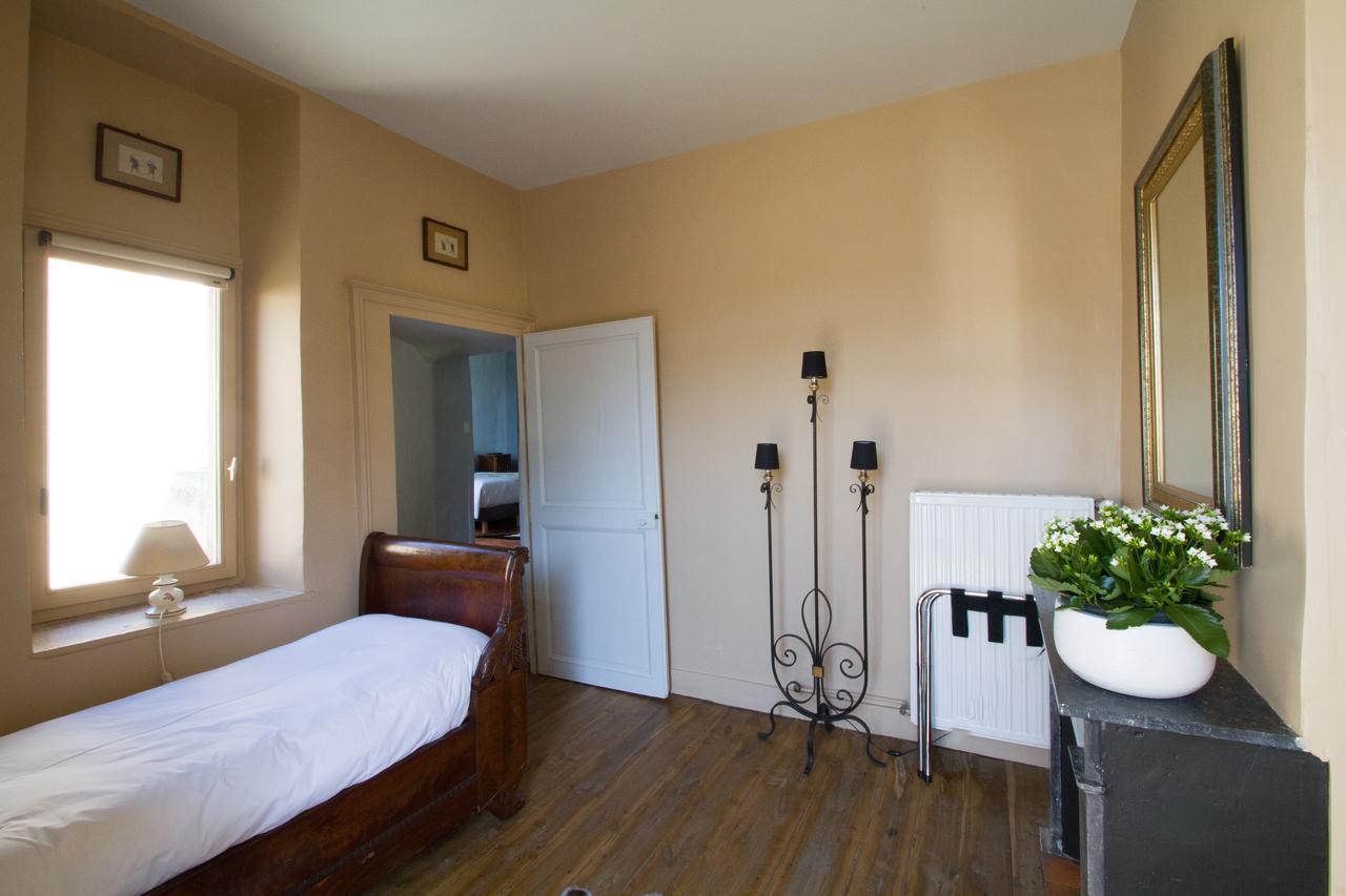 Le Prieure Hotel Noyers-sur-Serein Buitenkant foto