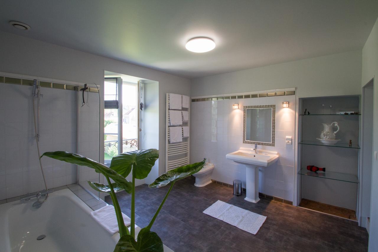 Le Prieure Hotel Noyers-sur-Serein Buitenkant foto