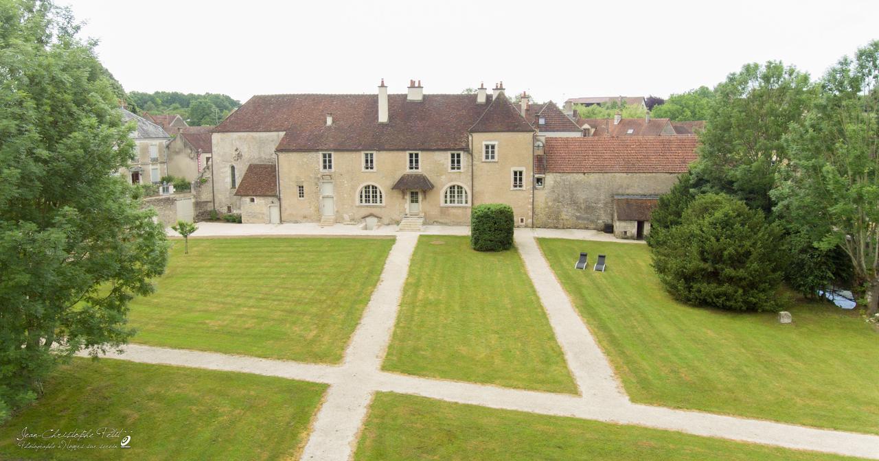 Le Prieure Hotel Noyers-sur-Serein Buitenkant foto