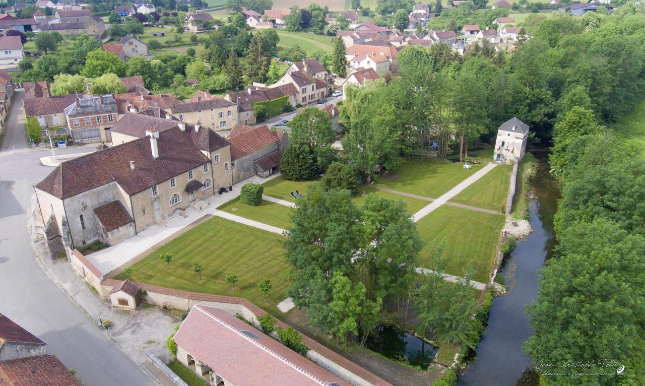 Le Prieure Hotel Noyers-sur-Serein Buitenkant foto