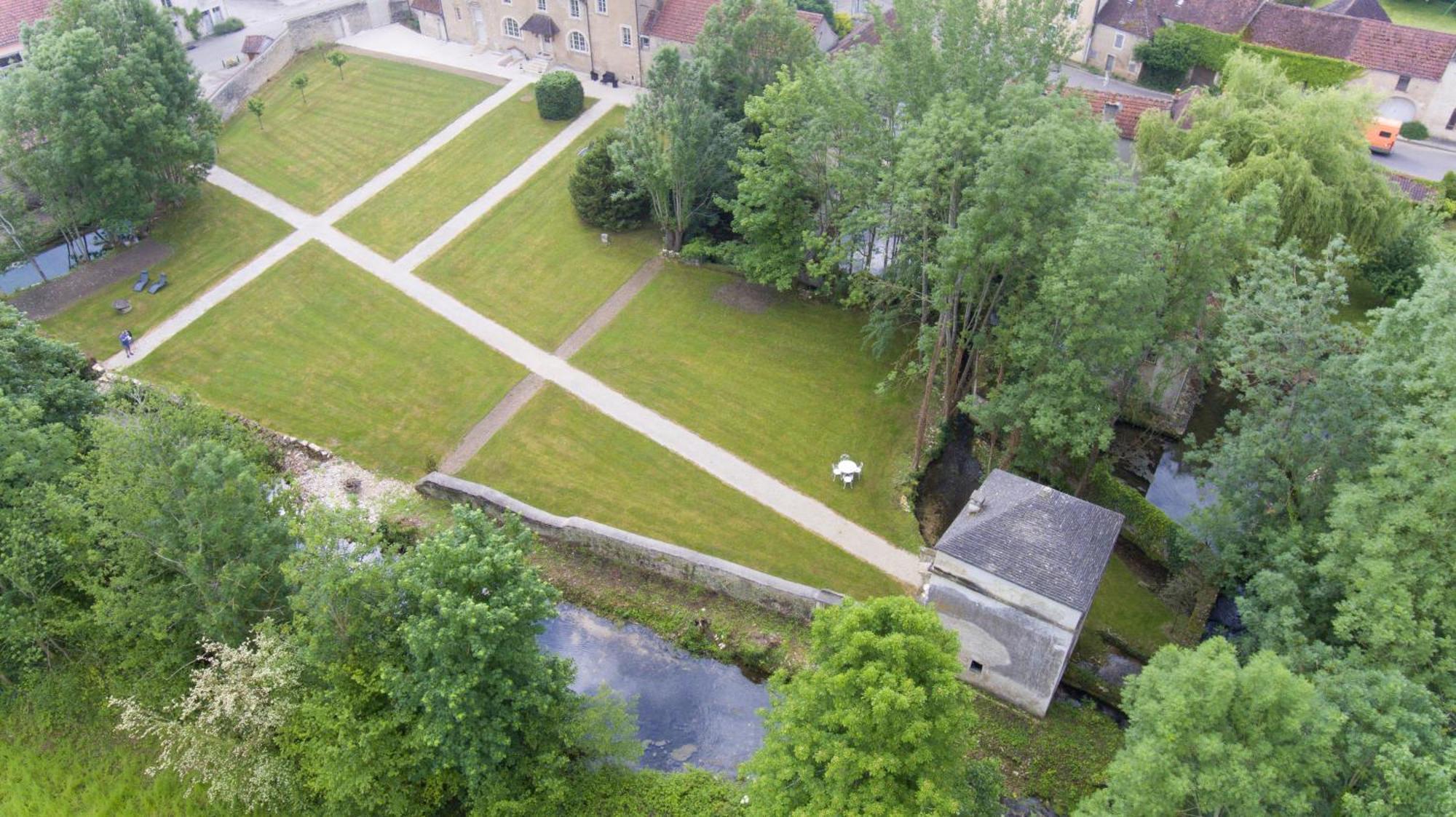 Le Prieure Hotel Noyers-sur-Serein Buitenkant foto
